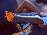 Передозировка алкоголя наносит вред организму с нескольких сторон